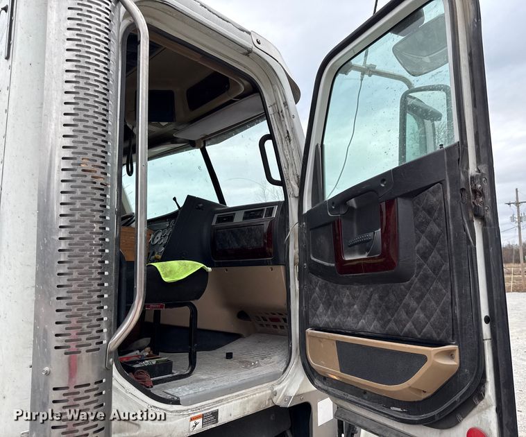 image for item EC4472 2013 Freightliner Coronado semi truck