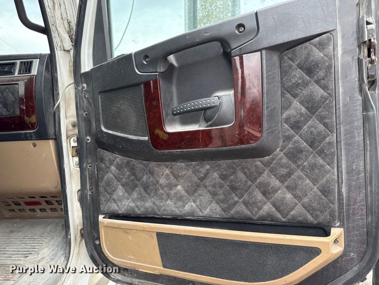 image for item EC4472 2013 Freightliner Coronado semi truck