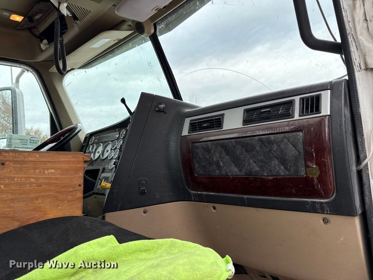 image for item EC4472 2013 Freightliner Coronado semi truck