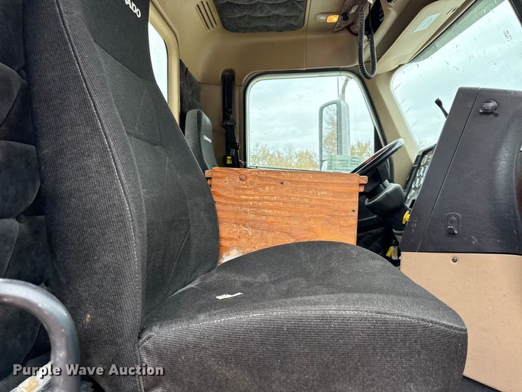 image for item EC4472 2013 Freightliner Coronado semi truck