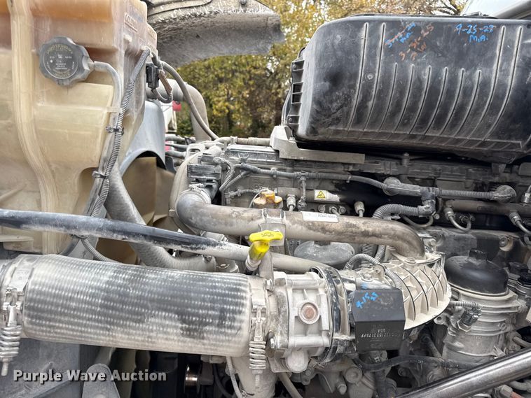 image for item EC4472 2013 Freightliner Coronado semi truck