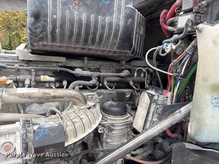 image for item EC4472 2013 Freightliner Coronado semi truck