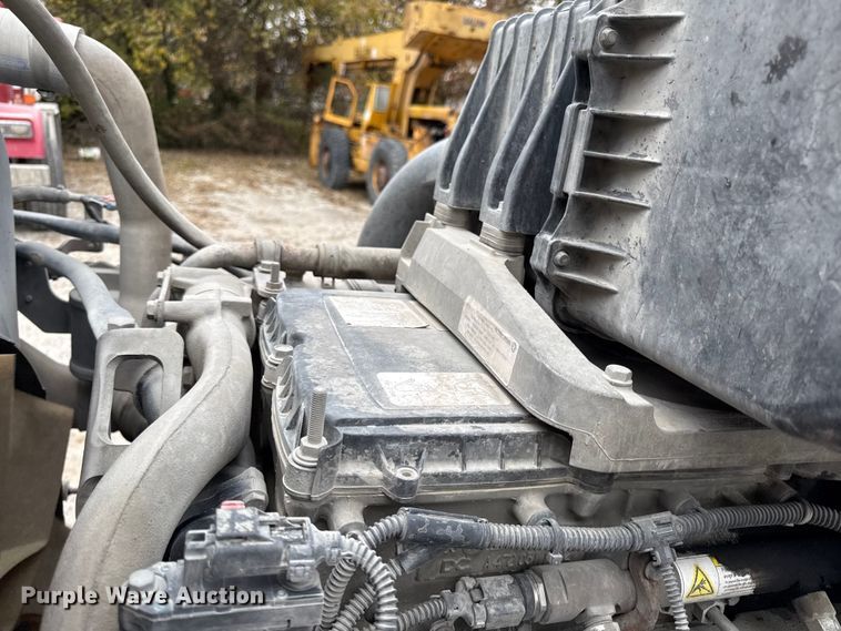 image for item EC4472 2013 Freightliner Coronado semi truck