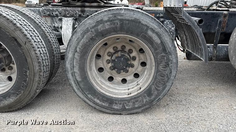 image for item EC4472 2013 Freightliner Coronado semi truck