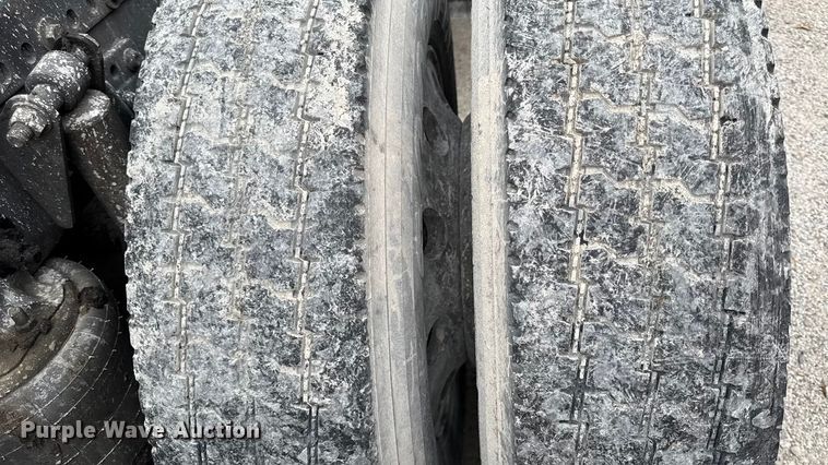 image for item EC4472 2013 Freightliner Coronado semi truck