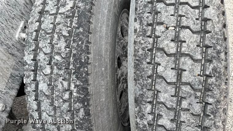 image for item EC4472 2013 Freightliner Coronado semi truck