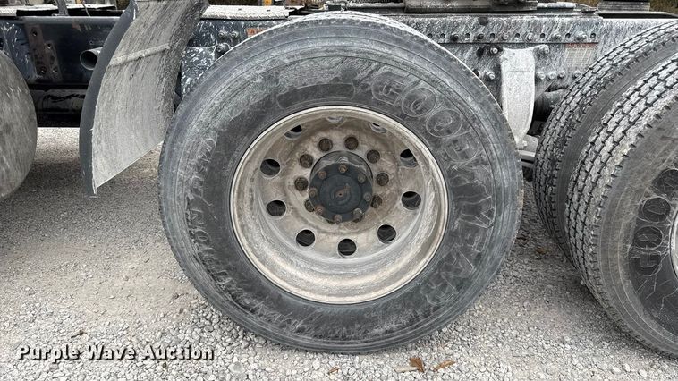 image for item EC4472 2013 Freightliner Coronado semi truck