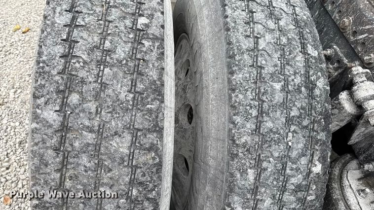 image for item EC4472 2013 Freightliner Coronado semi truck