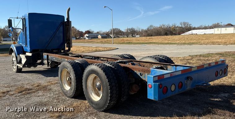 image for item EC4475 2006 Kenworth T800 semi truck
