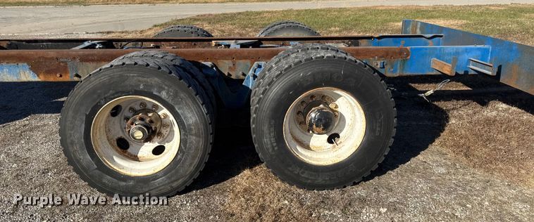 image for item EC4475 2006 Kenworth T800 semi truck