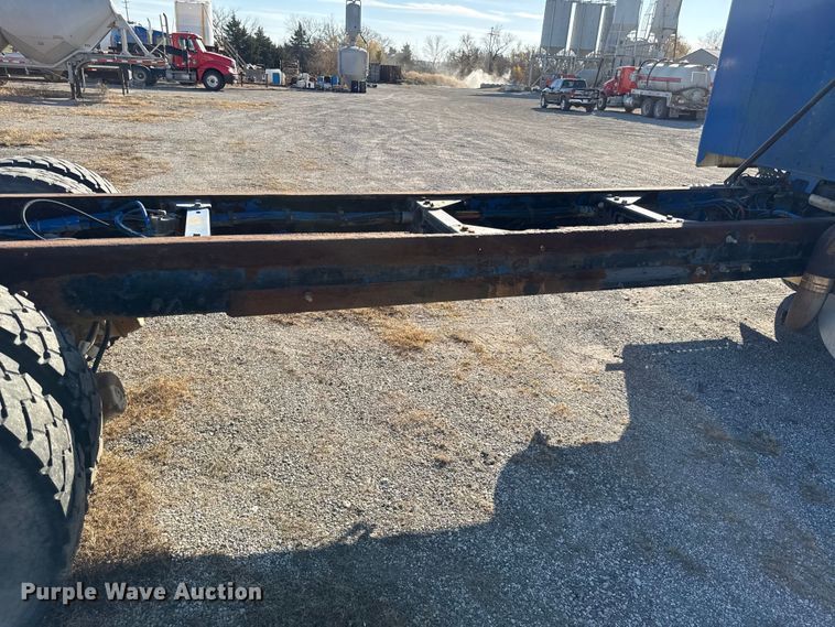 image for item EC4475 2006 Kenworth T800 semi truck