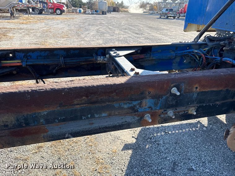 image for item EC4475 2006 Kenworth T800 semi truck