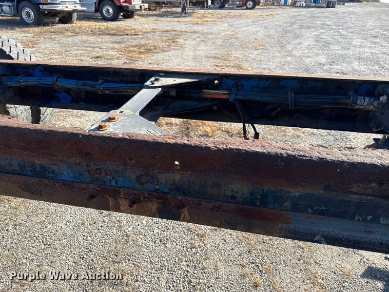 image for item EC4475 2006 Kenworth T800 semi truck