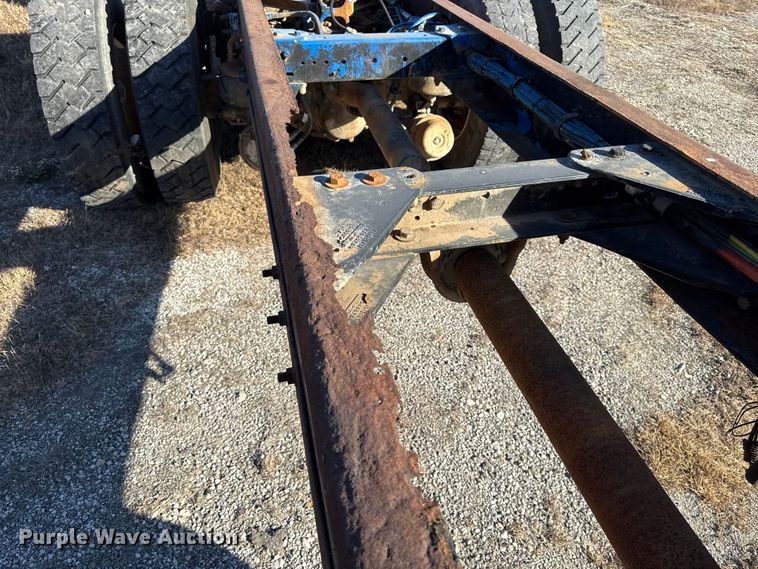 image for item EC4475 2006 Kenworth T800 semi truck