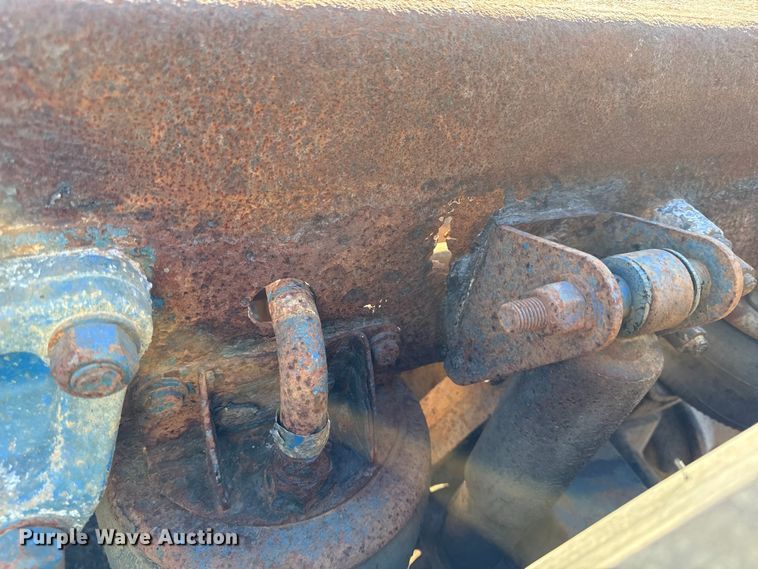 image for item EC4475 2006 Kenworth T800 semi truck