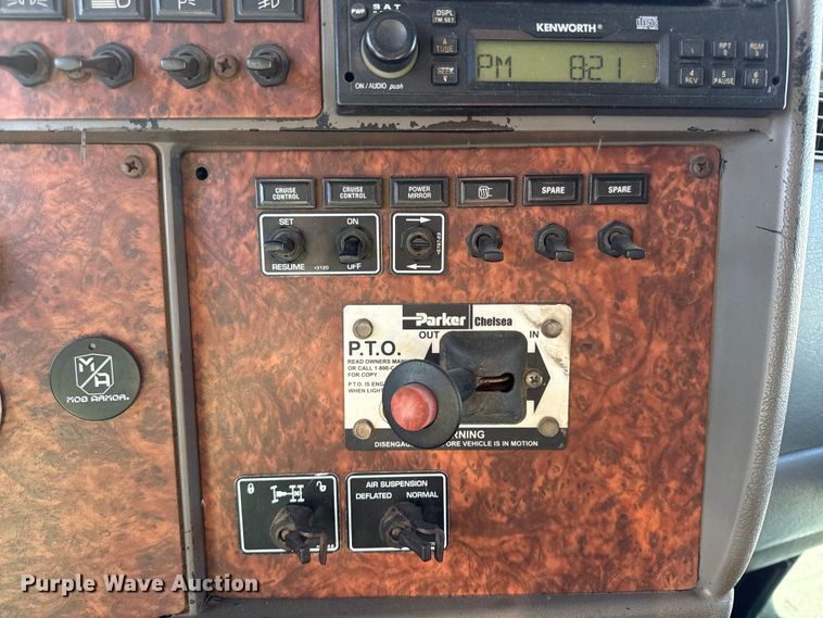 image for item EC4475 2006 Kenworth T800 semi truck