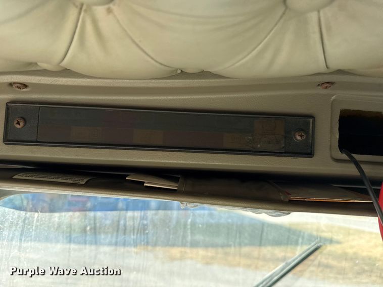 image for item EC4475 2006 Kenworth T800 semi truck