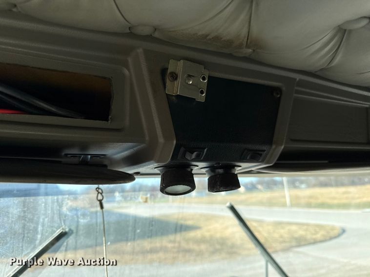 image for item EC4475 2006 Kenworth T800 semi truck