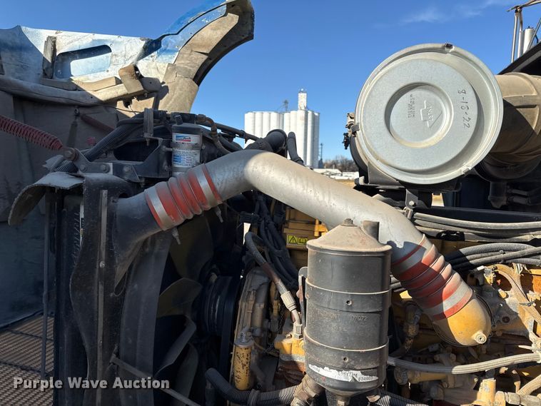 image for item EC4475 2006 Kenworth T800 semi truck