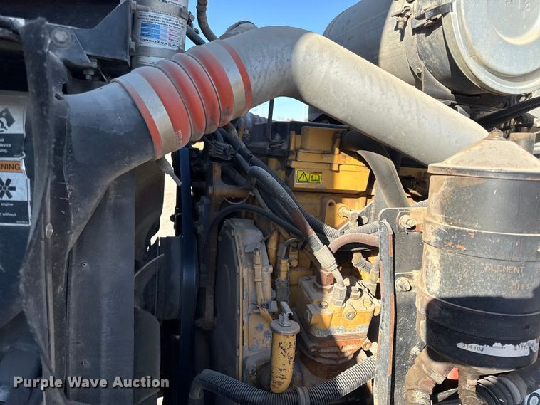 image for item EC4475 2006 Kenworth T800 semi truck