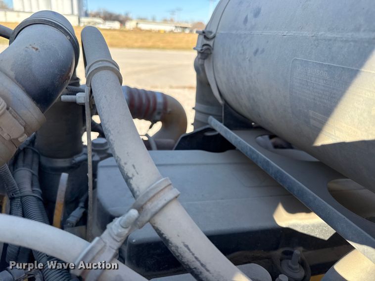 image for item EC4475 2006 Kenworth T800 semi truck