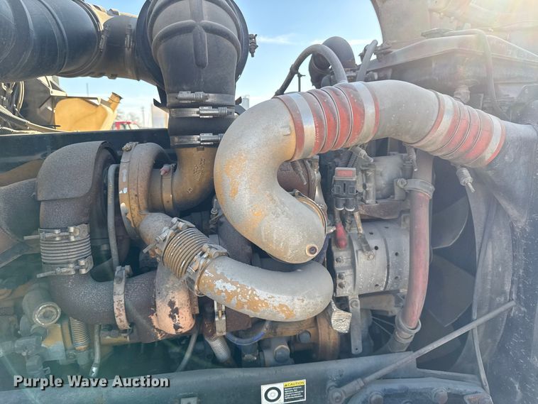 image for item EC4475 2006 Kenworth T800 semi truck