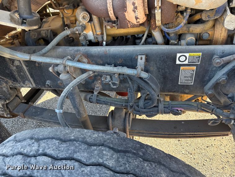 image for item EC4475 2006 Kenworth T800 semi truck