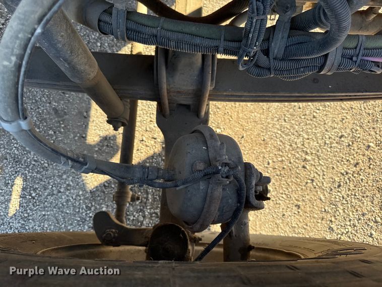 image for item EC4475 2006 Kenworth T800 semi truck