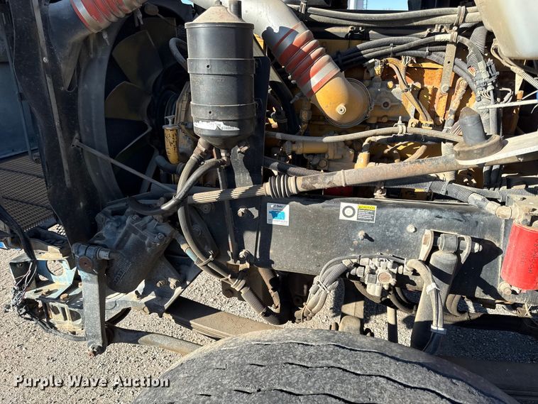 image for item EC4475 2006 Kenworth T800 semi truck