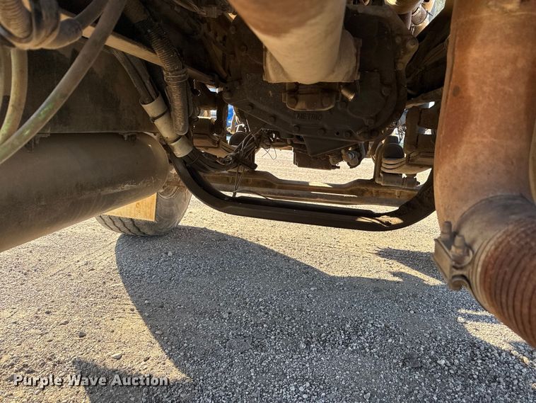 image for item EC4475 2006 Kenworth T800 semi truck