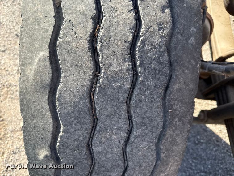 image for item EC4475 2006 Kenworth T800 semi truck