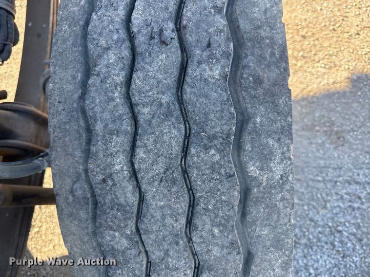 image for item EC4475 2006 Kenworth T800 semi truck