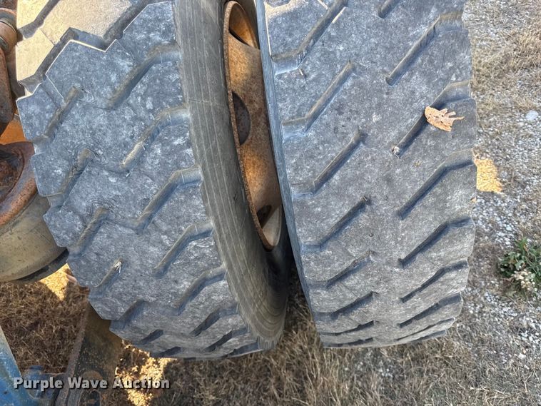 image for item EC4475 2006 Kenworth T800 semi truck