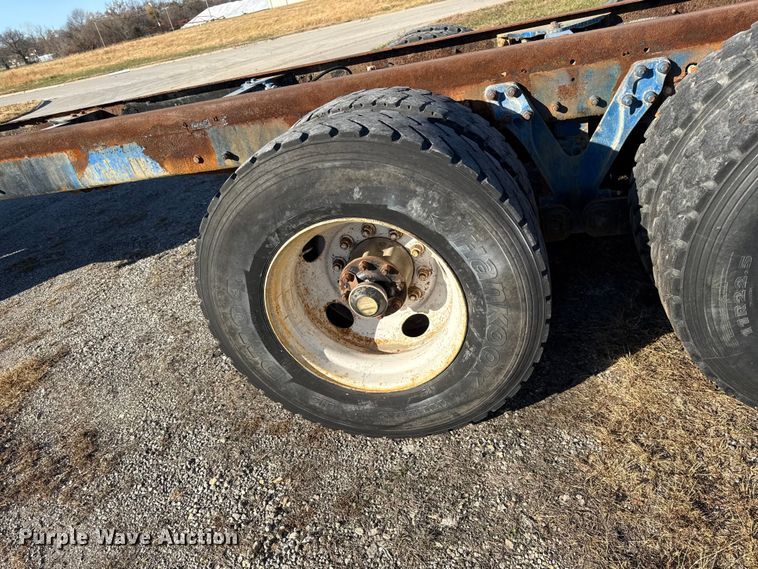 image for item EC4475 2006 Kenworth T800 semi truck