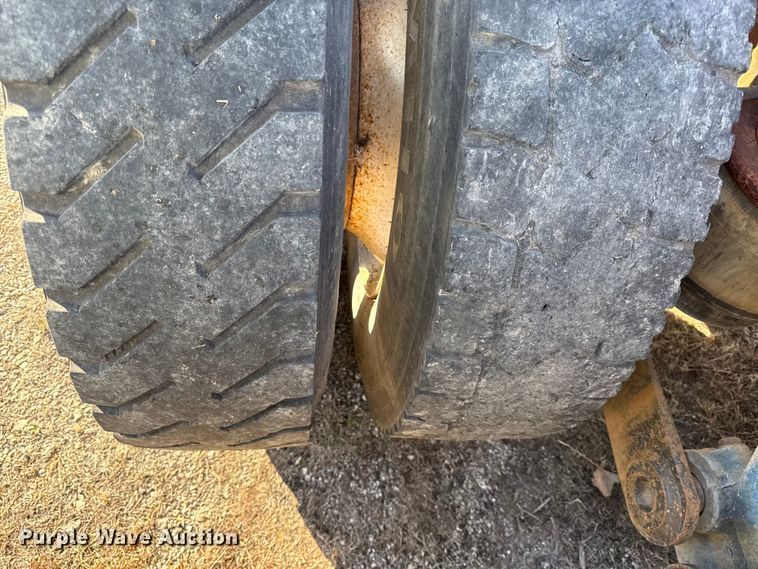 image for item EC4475 2006 Kenworth T800 semi truck