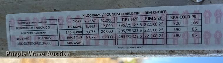 image for item EC4475 2006 Kenworth T800 semi truck