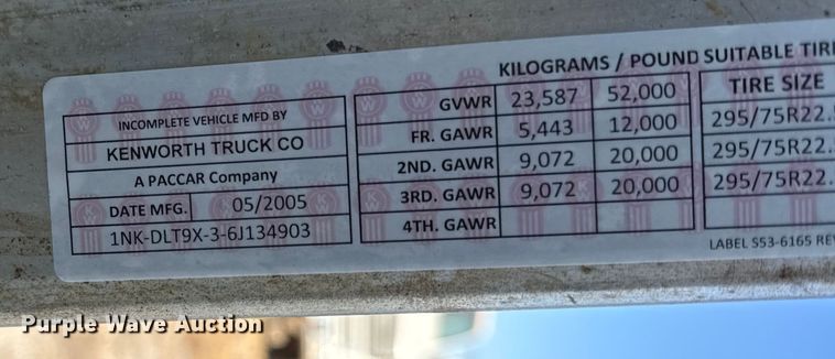 image for item EC4475 2006 Kenworth T800 semi truck