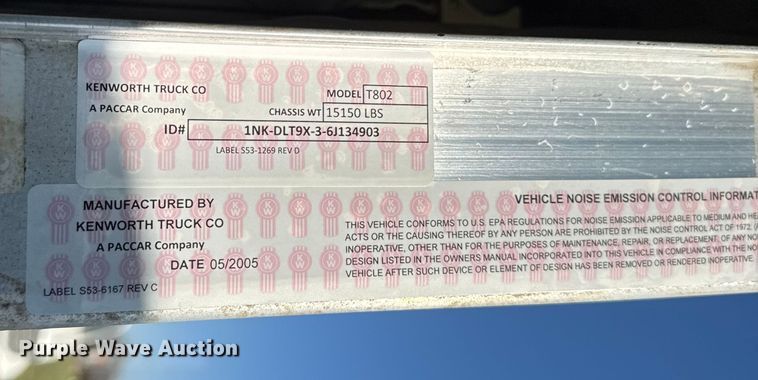 image for item EC4475 2006 Kenworth T800 semi truck