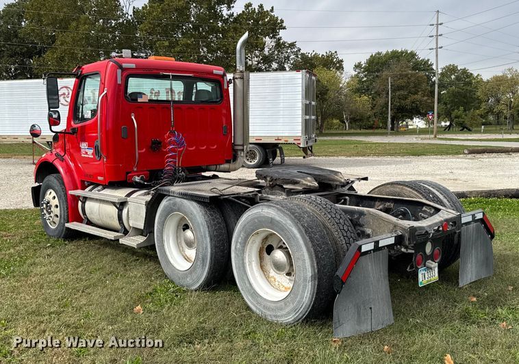 image for item ED1526 2006 Freightliner Business Class M2 semi truck