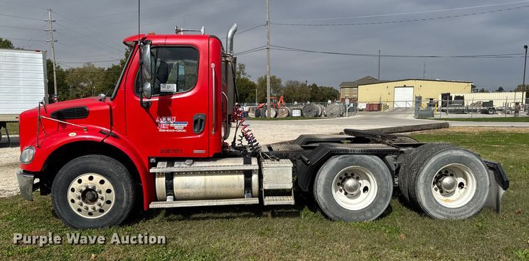 image for item ED1526 2006 Freightliner Business Class M2 semi truck