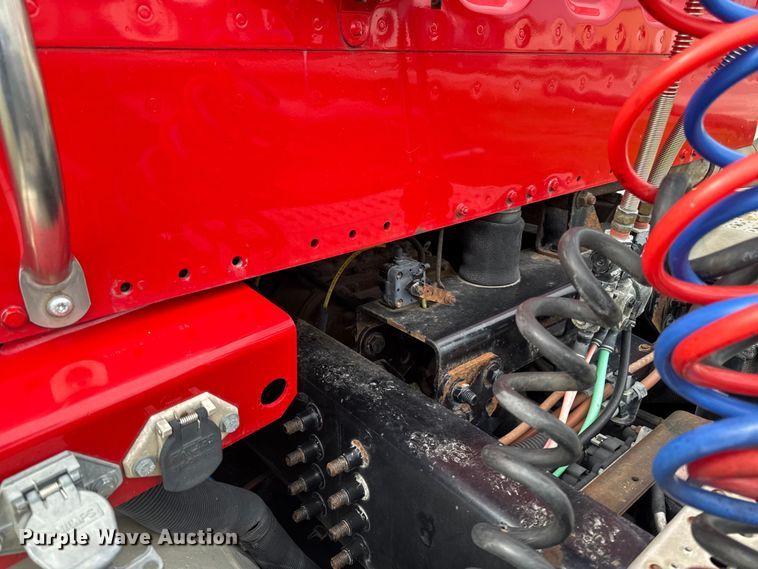 image for item ED1526 2006 Freightliner Business Class M2 semi truck