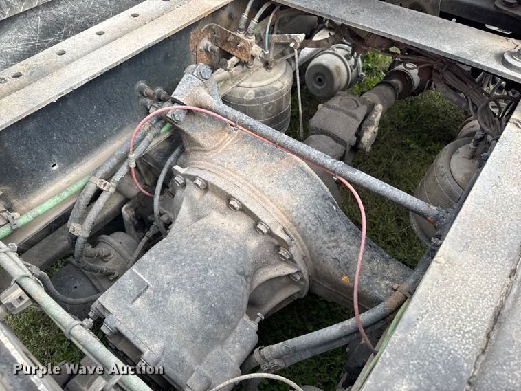 image for item ED1526 2006 Freightliner Business Class M2 semi truck