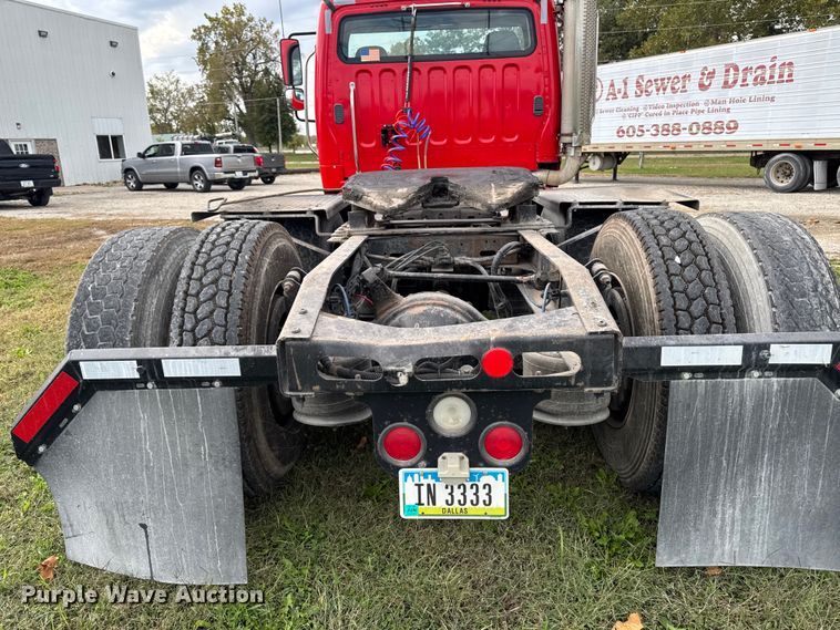 image for item ED1526 2006 Freightliner Business Class M2 semi truck