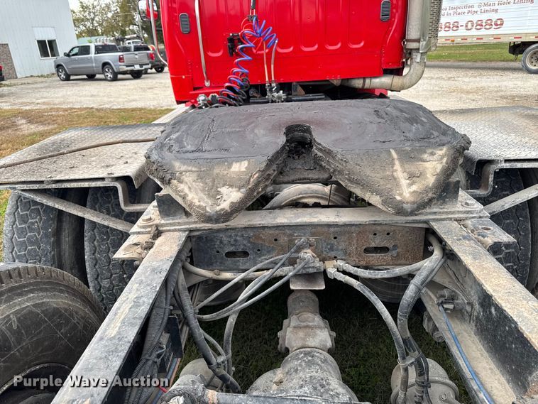 image for item ED1526 2006 Freightliner Business Class M2 semi truck