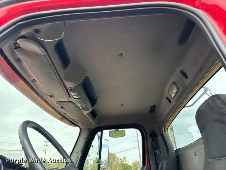 image for item ED1526 2006 Freightliner Business Class M2 semi truck