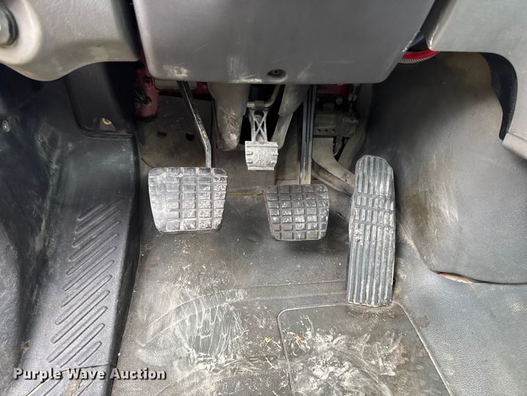 image for item ED1526 2006 Freightliner Business Class M2 semi truck