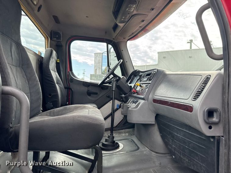 image for item ED1526 2006 Freightliner Business Class M2 semi truck