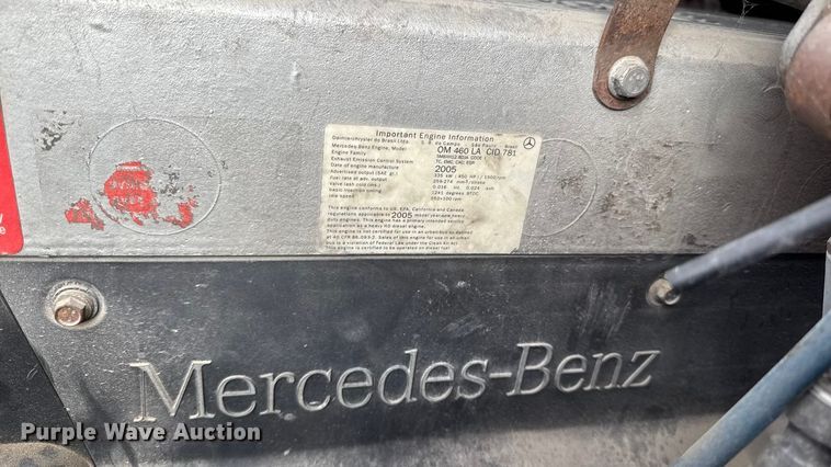 image for item ED1526 2006 Freightliner Business Class M2 semi truck