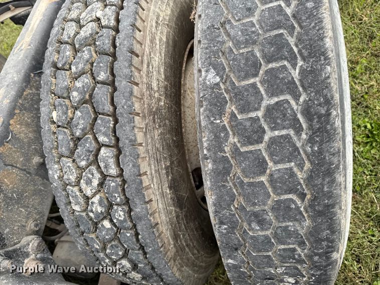 image for item ED1526 2006 Freightliner Business Class M2 semi truck