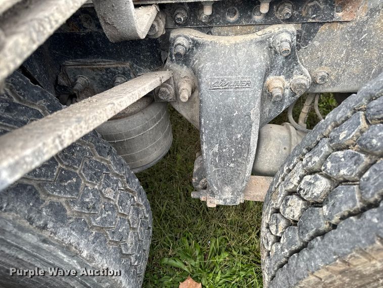 image for item ED1526 2006 Freightliner Business Class M2 semi truck